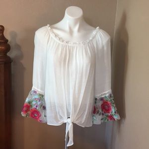 BCX Women’s boHo/peasant blouse size medium